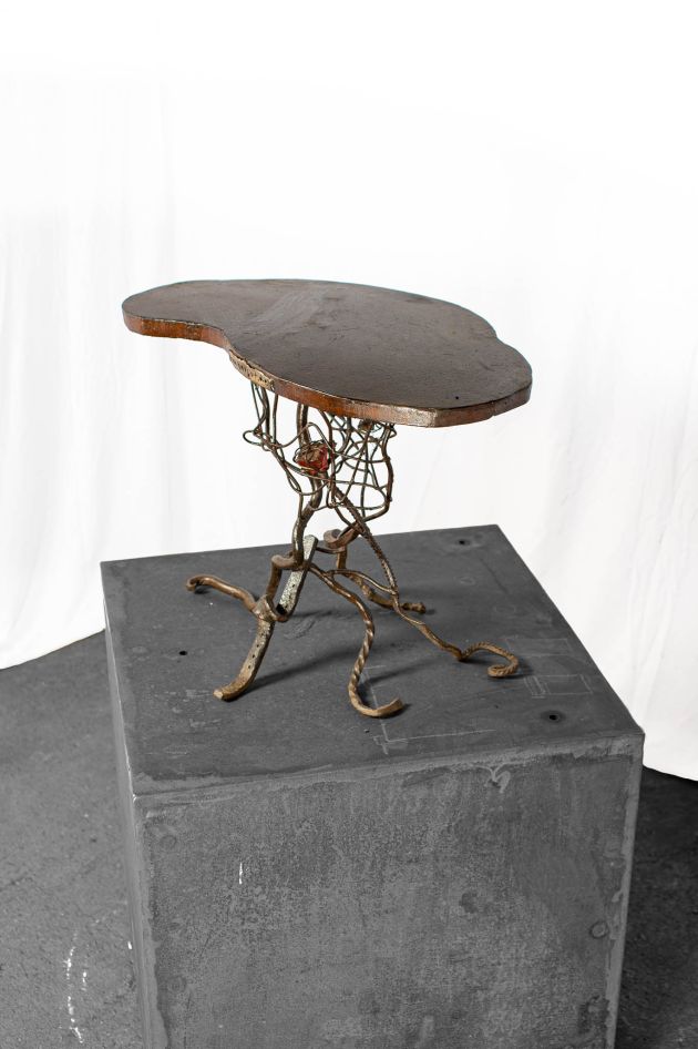 Amorphous thinking table